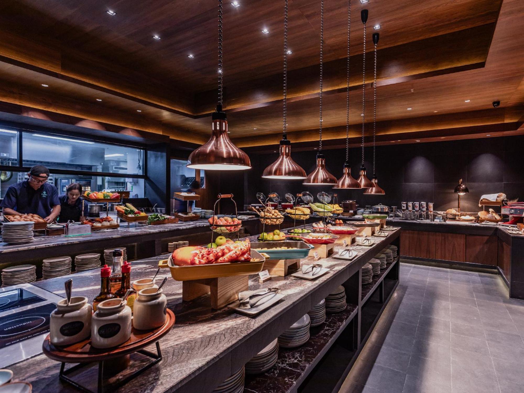 Nysa Hotel Bangkok Sukhumvit 11 Εξωτερικό φωτογραφία The buffet at the restaurant