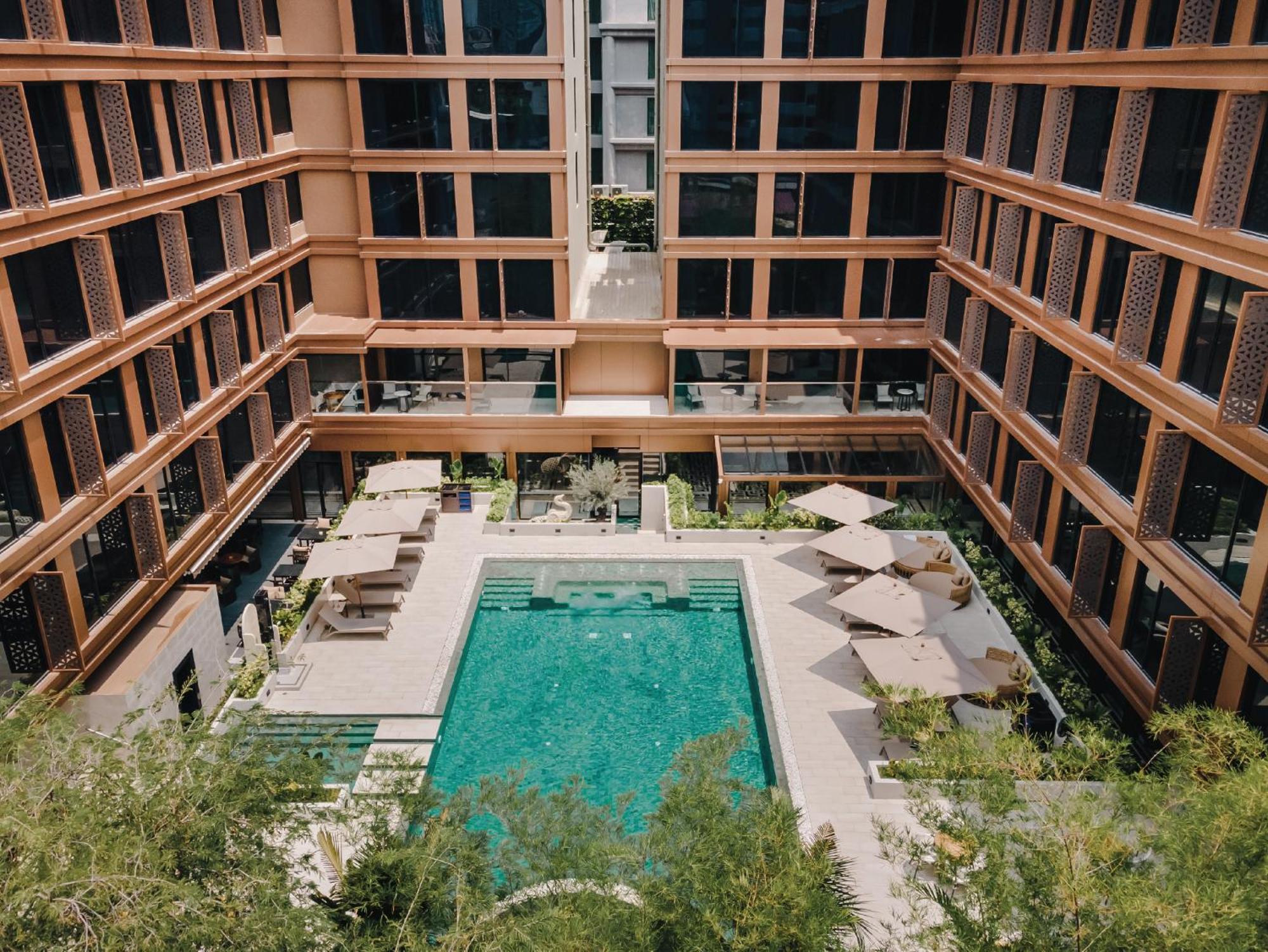 Nysa Hotel Bangkok Sukhumvit 11 Εξωτερικό φωτογραφία The hotel's courtyard