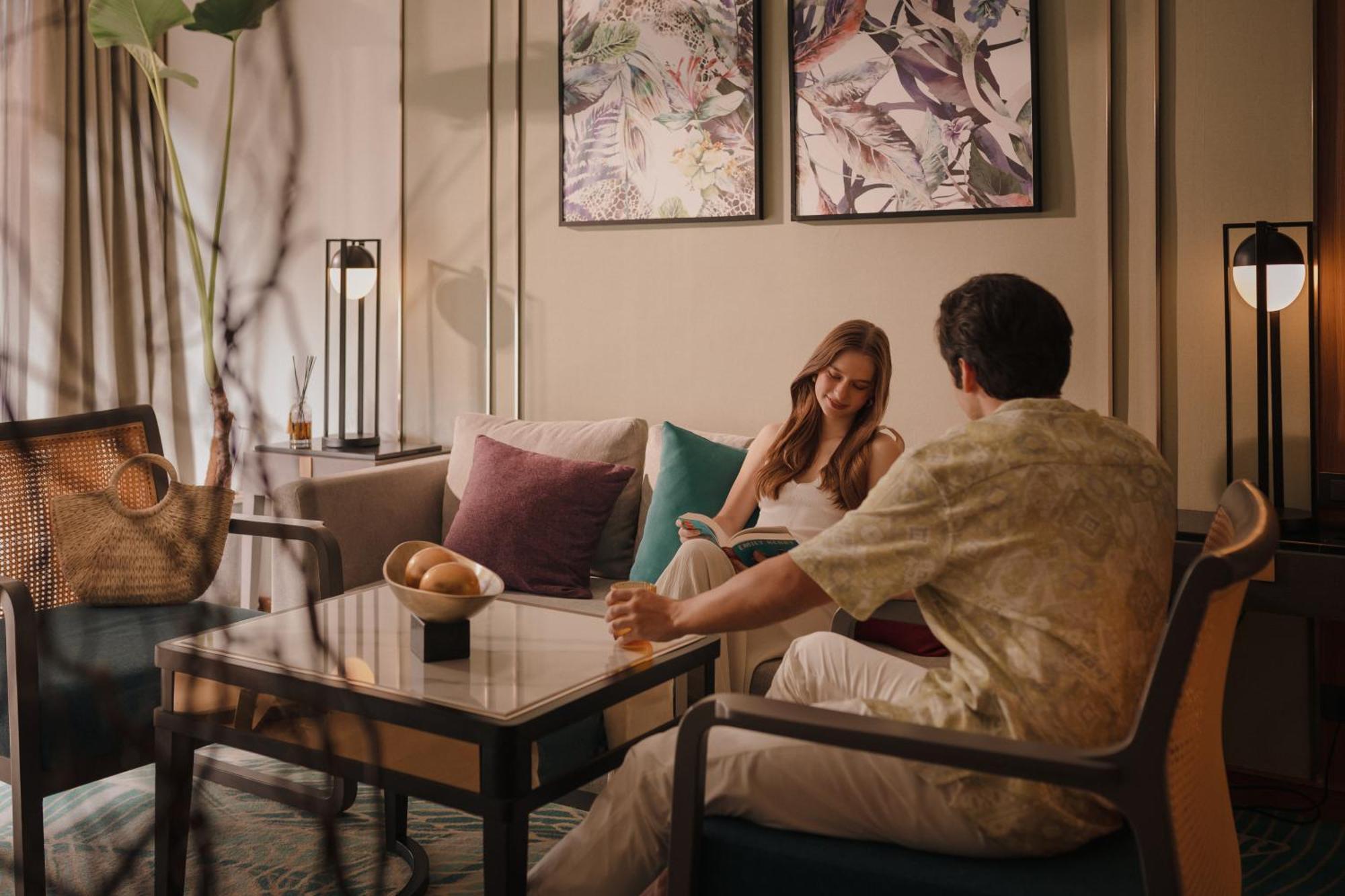 Nysa Hotel Bangkok Sukhumvit 11 Εξωτερικό φωτογραφία A couple at the hotel