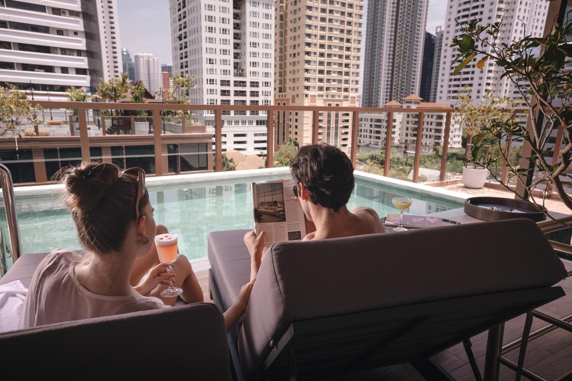 Nysa Hotel Bangkok Sukhumvit 11 Εξωτερικό φωτογραφία The rooftop pool at the hotel